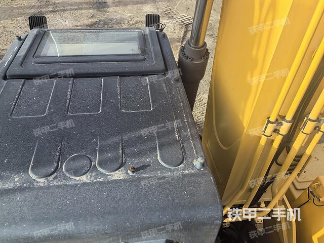 驾驶室顶部（整机外观）