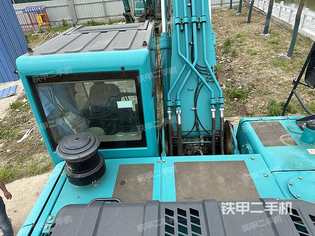 驾驶室顶部（整机外观）