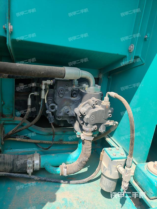 液压泵舱室正面整体（整机外观）