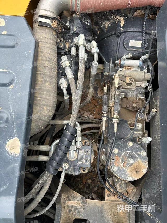 回转马达和主控阀（整机外观）