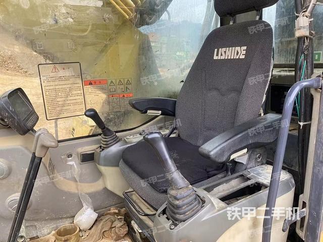 驾驶室整体（整机外观）