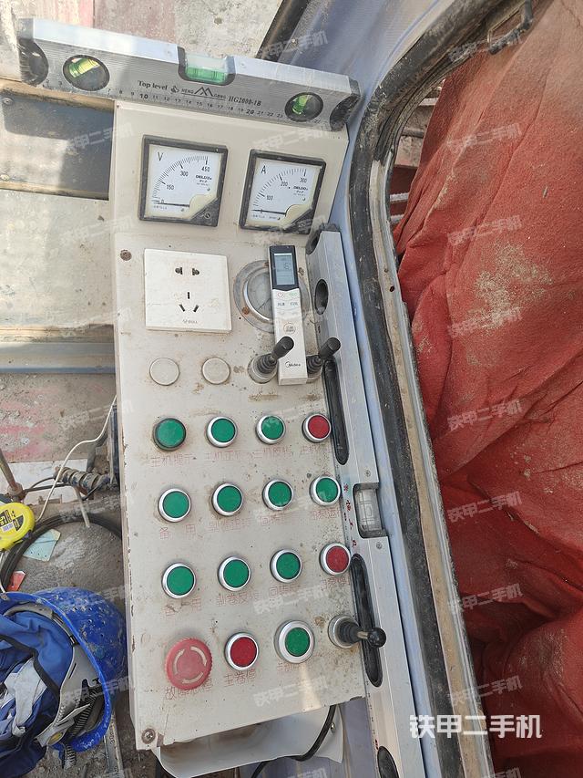 驾驶室操作台（设备外观及核心部件）