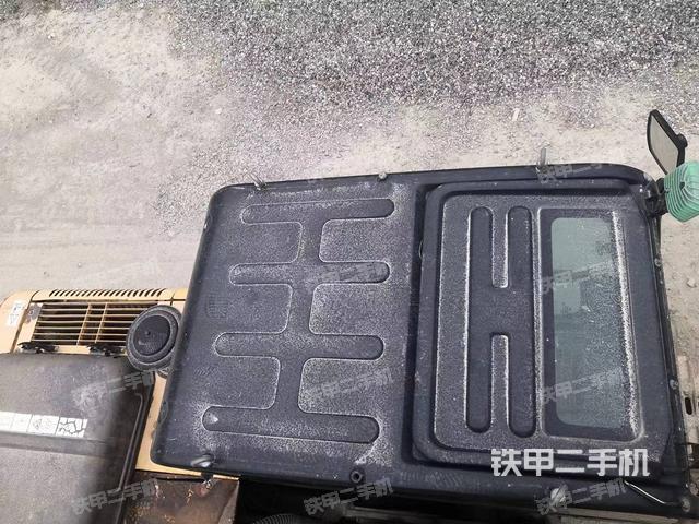 驾驶室顶部（整机外观）