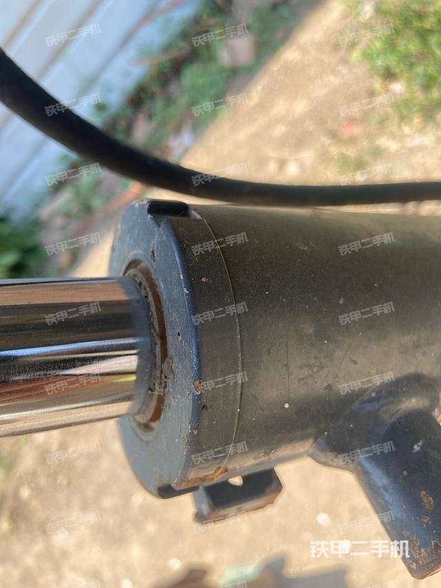 驾驶室顶部（整机外观）