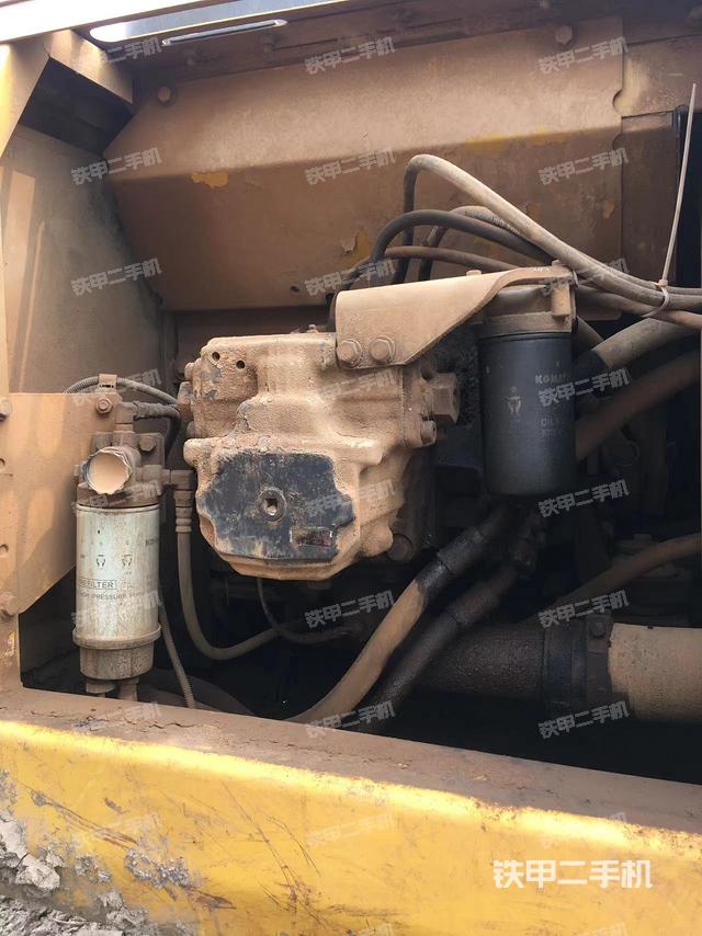 液压泵舱室正面整体（整机外观）