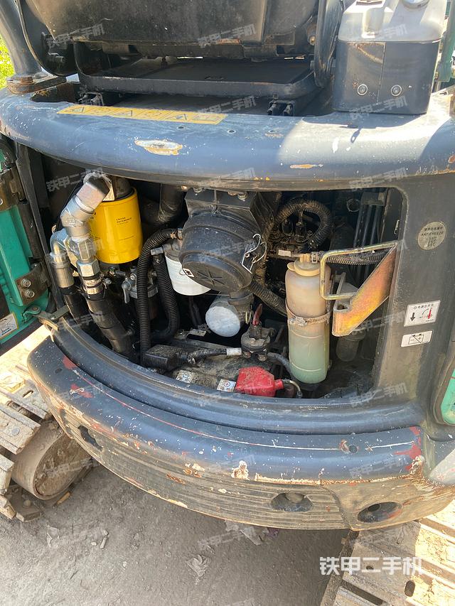 回转马达和主控阀（整机外观）