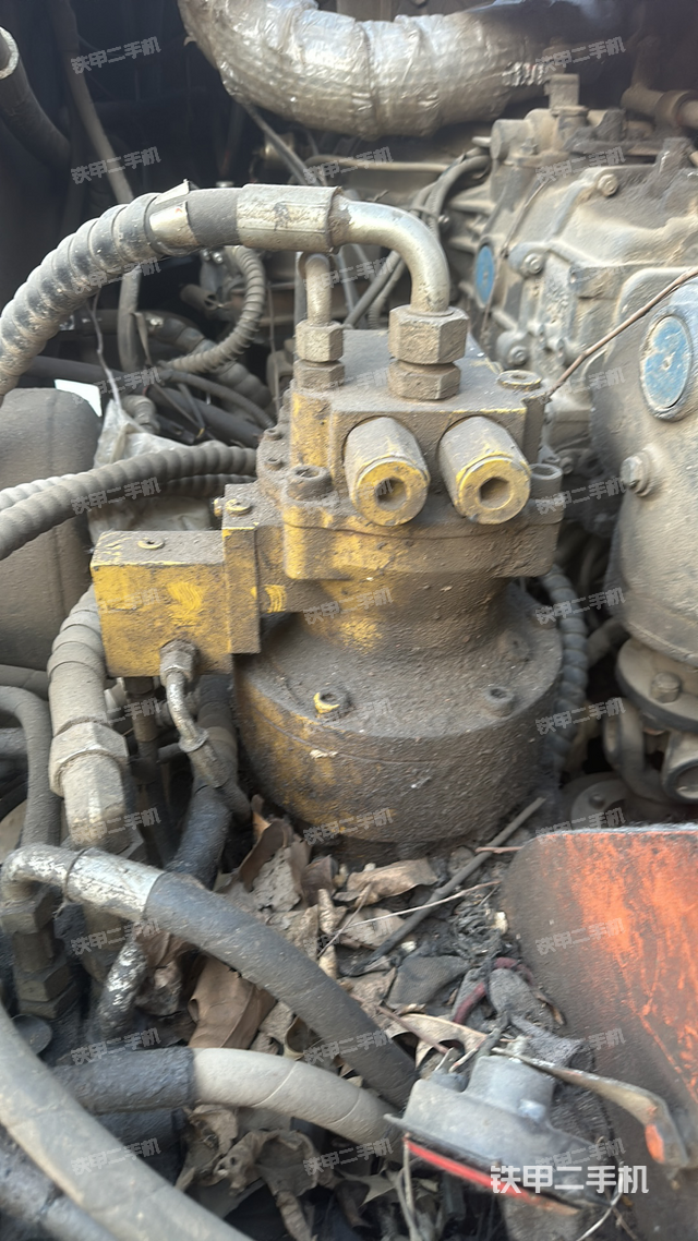 回转马达和主控阀（整机外观）