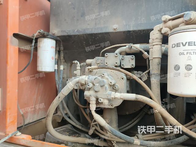 液压泵舱室正面整体（整机外观）