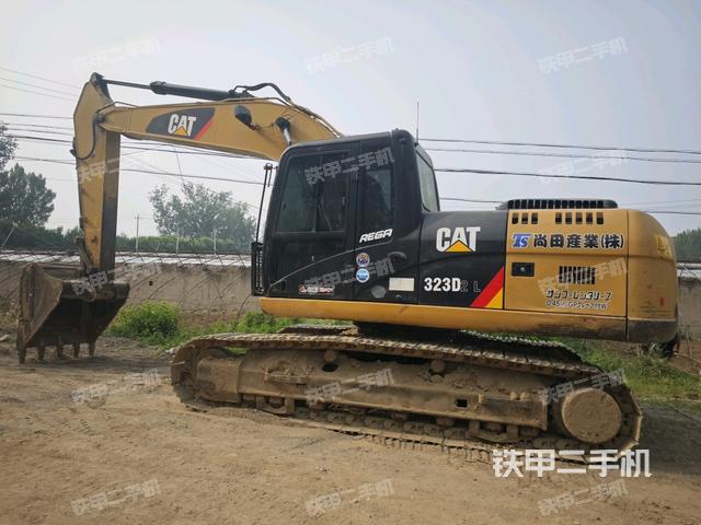 卡特彼勒323D2L挖掘機