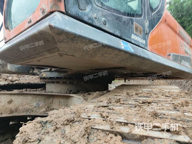 驾驶室顶部（整机外观）