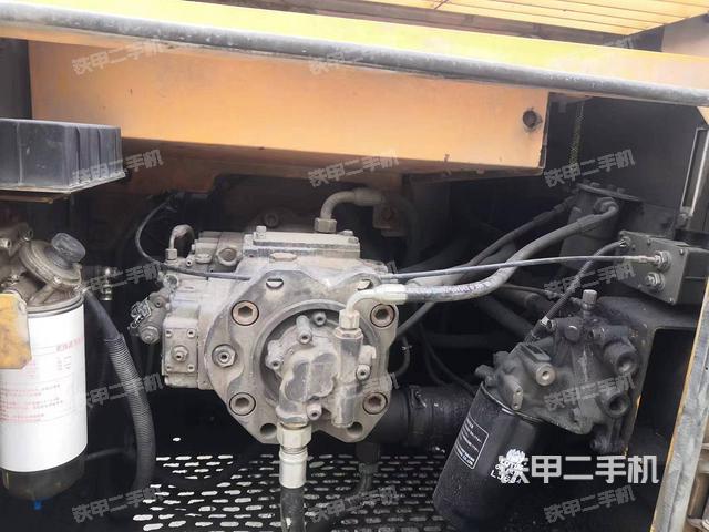 液压泵舱室正面整体（整机外观）