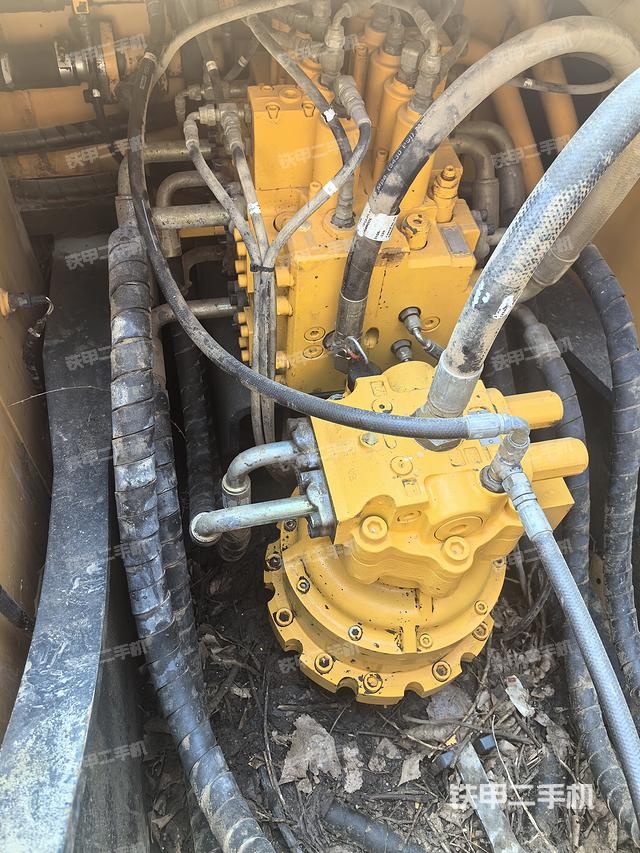 回转马达和主控阀（整机外观）