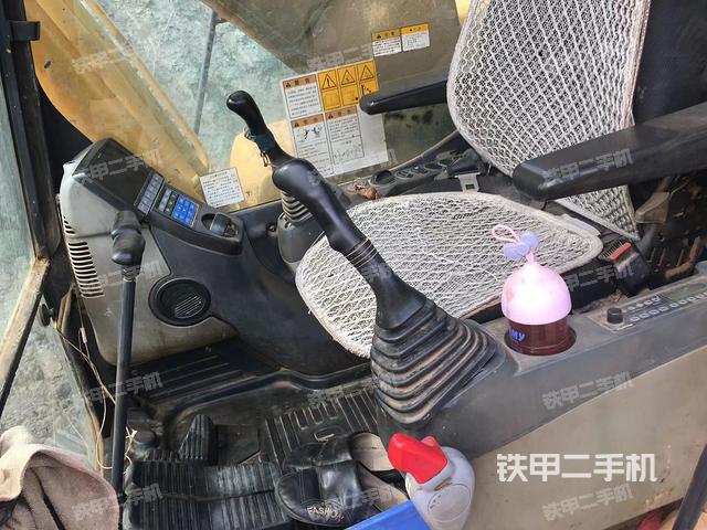 驾驶室整体（整机外观）