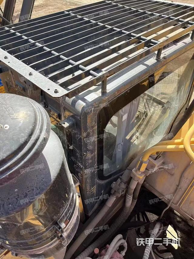 驾驶室顶部（整机外观）