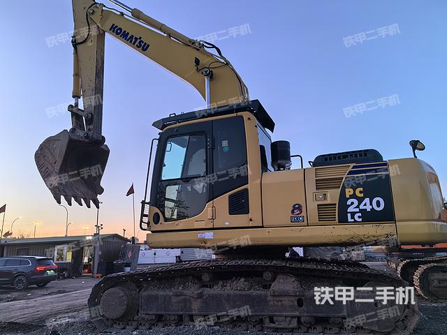 小松PC220-8挖掘机