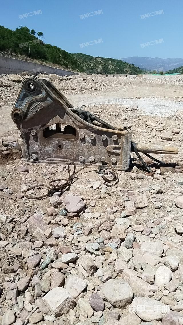 整机右侧（设备外观及核心部件）