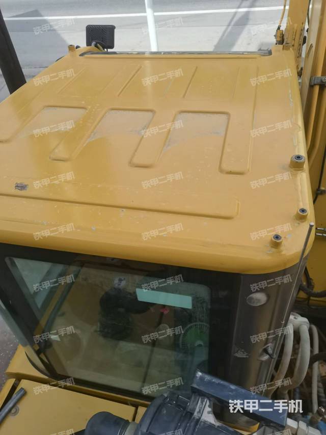 驾驶室顶部（整机外观）