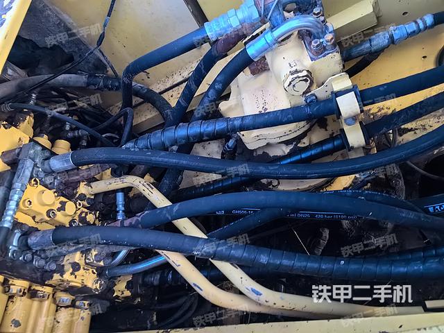 回转马达和主控阀（整机外观）