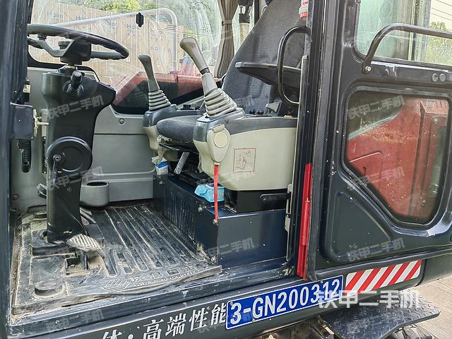 驾驶室整体（整机外观）