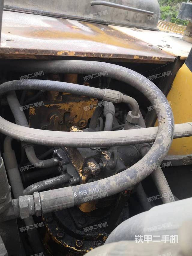 回转马达和主控阀（整机外观）