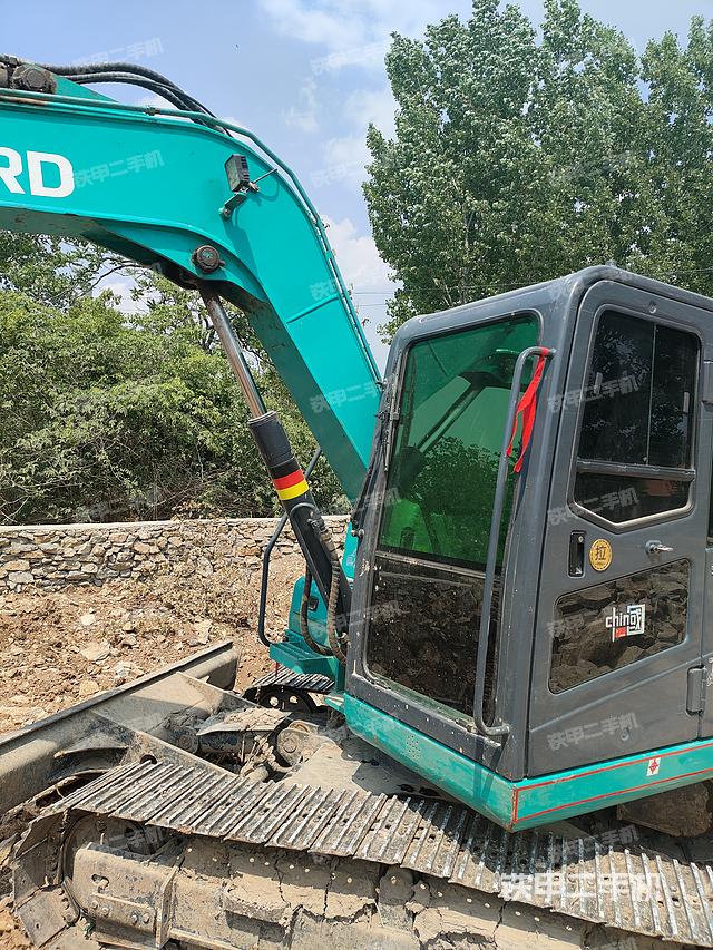 驾驶室顶部（整机外观）