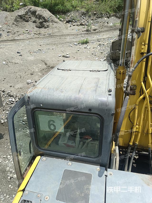 驾驶室顶部（整机外观）