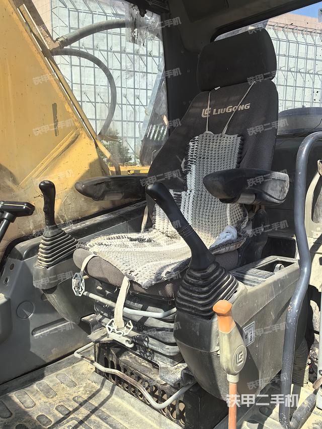 驾驶室整体（整机外观）