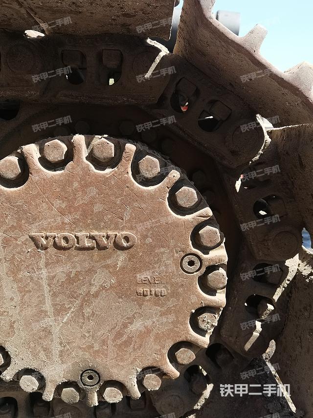 回转马达和主控阀（整机外观）