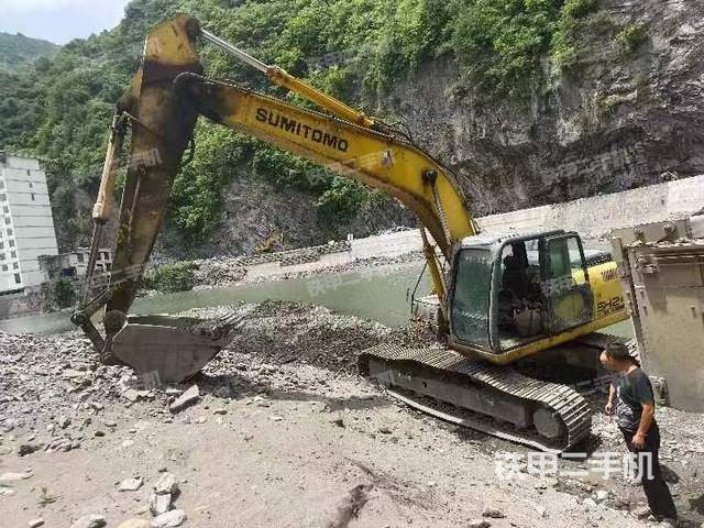 住友SH220LC-5挖掘机