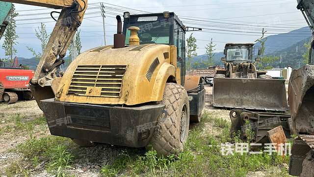 整机右后45°（设备外观及核心部件）