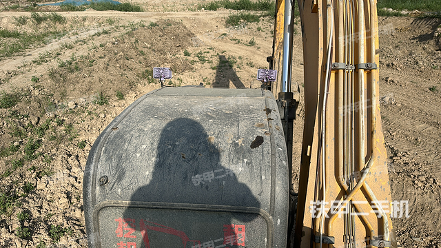 驾驶室顶部（整机外观）