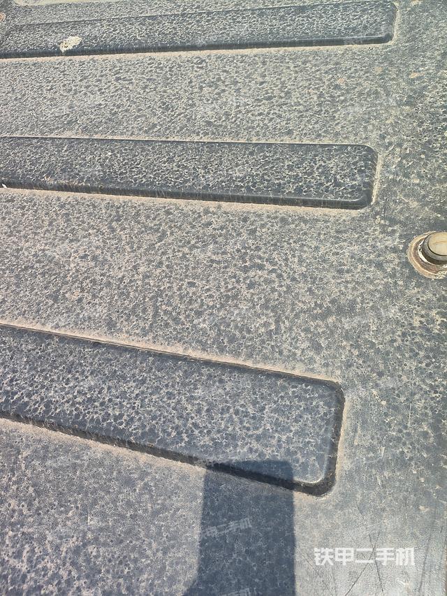 驾驶室顶部（整机外观）