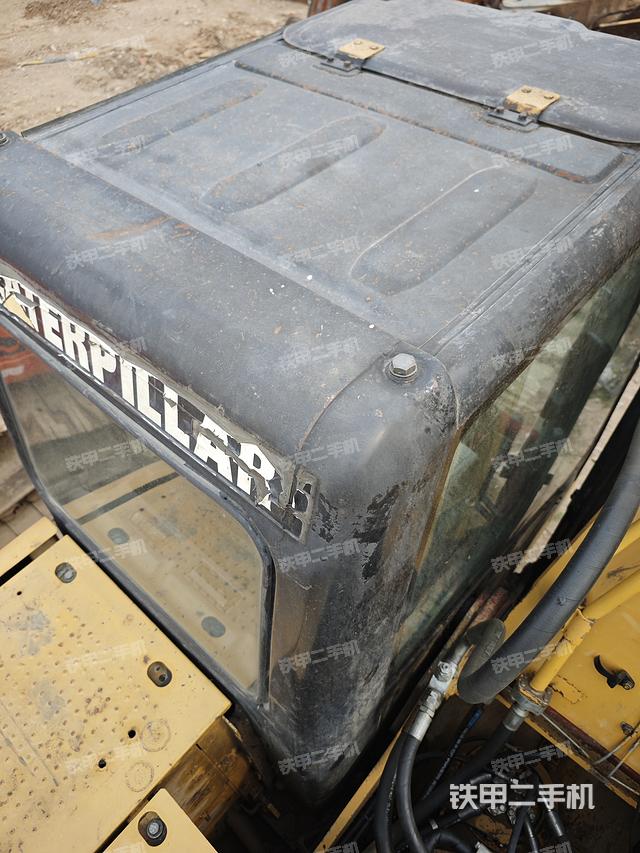 驾驶室顶部（整机外观）