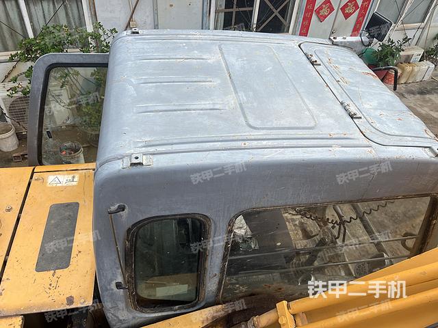 驾驶室顶部（整机外观）