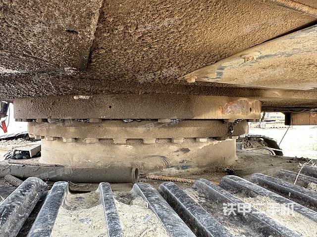 驾驶室顶部（整机外观）