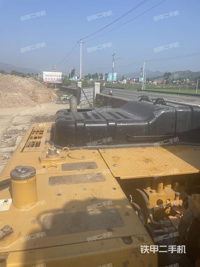 驾驶室顶部（整机外观）