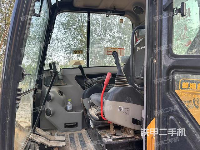 驾驶室整体（整机外观）