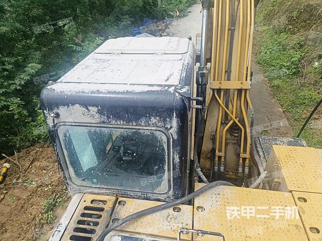 驾驶室顶部（整机外观）