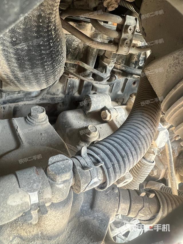 回转马达和主控阀（整机外观）