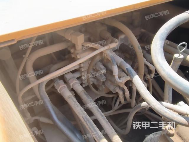 回转马达和主控阀（整机外观）