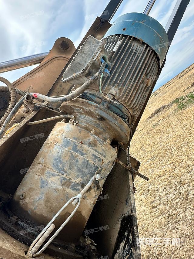 回转马达和主控阀（整机外观）