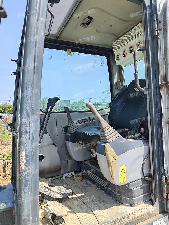 驾驶室整体（整机外观）