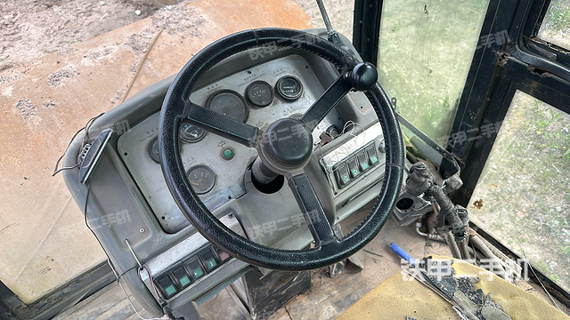 驾驶室操作台（设备外观及核心部件）