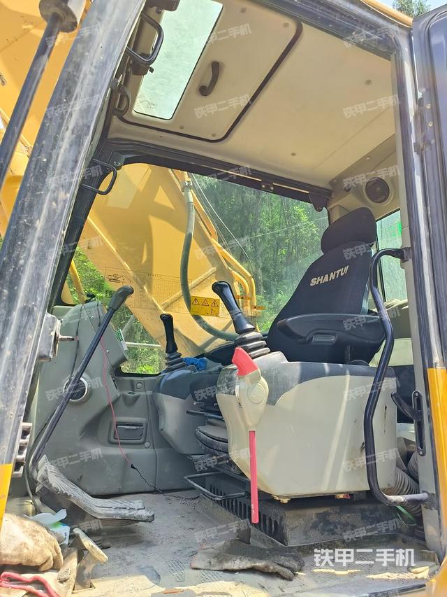 驾驶室整体（整机外观）