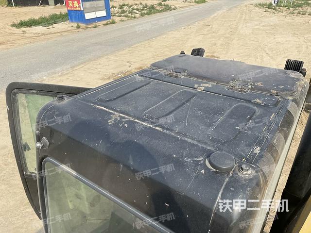 驾驶室顶部（整机外观）