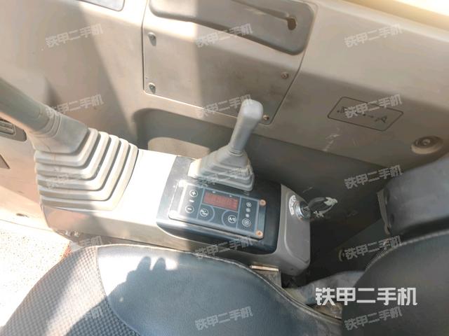 座椅左側(cè)控制臺(tái)/音響/含左手柄(駕駛室部分) 座椅左側(cè)控制臺(tái)/音響/含左手柄(駕駛室部分)