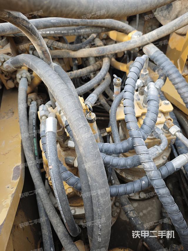 回转马达和主控阀（整机外观）