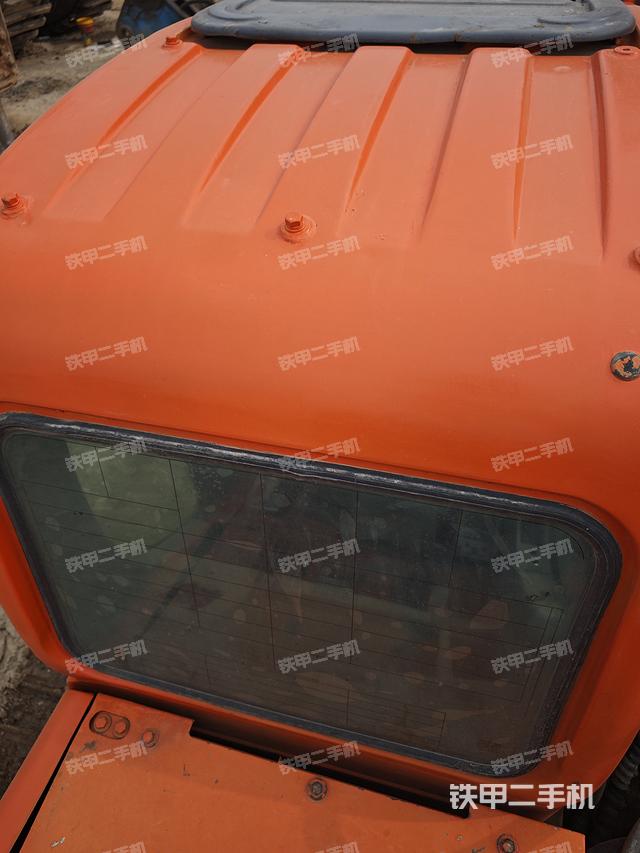 驾驶室顶部（整机外观）