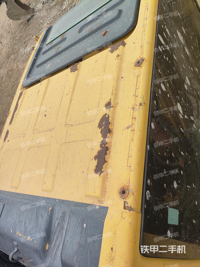 驾驶室顶部（整机外观）