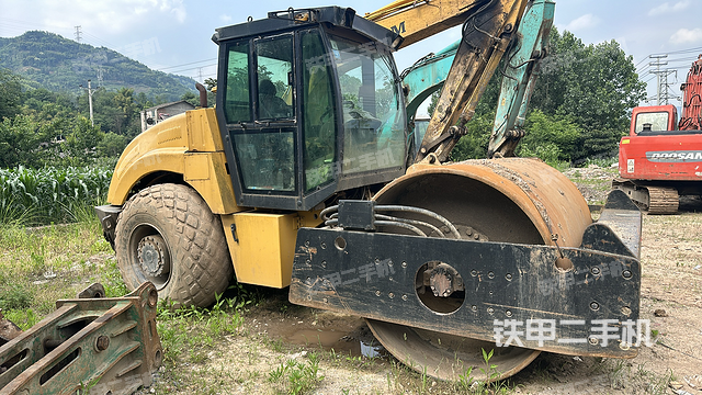 整机右侧（设备外观及核心部件）